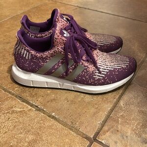 Women’s size 8 addidas sneakerss